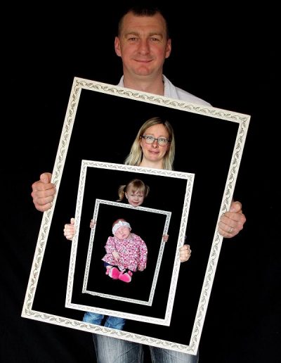 photo - bébé - zoom souvenirs - cadre - famille - montage - sourire - noir - rose