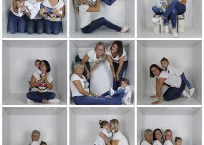 photo - box - zoom souvenirs - famille - femmes - fille - montage - boite - sourire - amusement - câlin - blanc - bleu - jean - t-shirt - basket