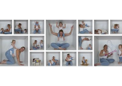 photo - box - zoom souvenirs - maman - fille - humour - coffre - boite - cheval - peluche - rire - câlin - bulle - blanc - jean - bleu