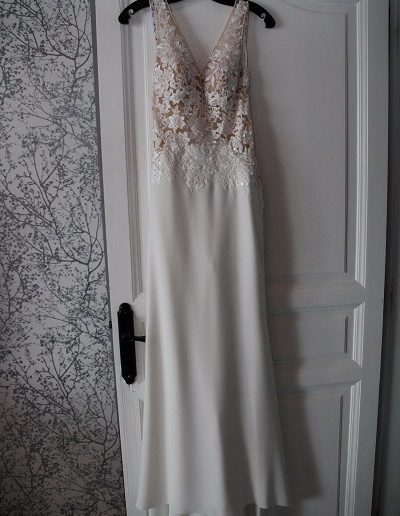 photo - mariage - zoom souvenirs - robe - porte - dentelle - motif - blanc