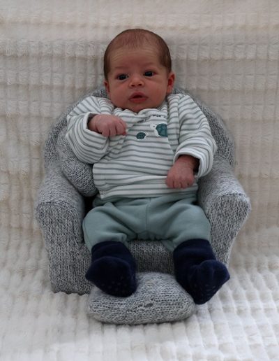 photo - bébé - zoom souvenirs - garçon - fauteuil - couverture - blanc - vert - bleu